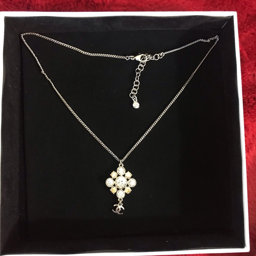 💯 authentic Chanel Necklace Swarovski